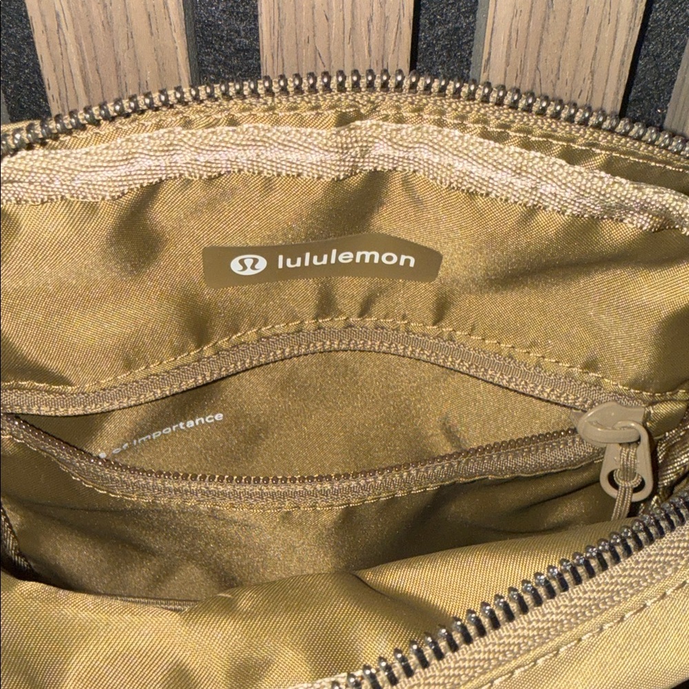 lululemon Wunderlust Crossbody Bag - Picture 3 of 8